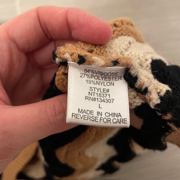 Lumiere Wavy Printed Chevron Knit Sweater Tan Cream Black Size Large - Picture 10 of 13